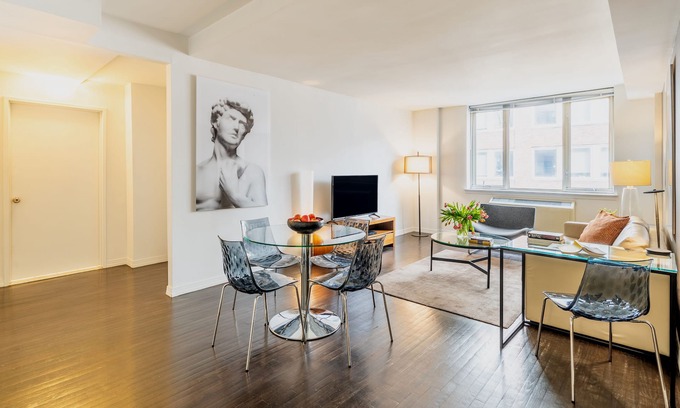 Central Park South Apartment | Pet-Friendly Upper East Side One Bedroom Apartment