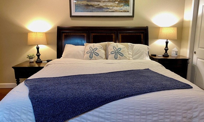 Fort Walton Beach House | Pet-Friendly 3BR Home, Sleeps 8 – Near Beaches & Destin - Emerald Sand Dollar