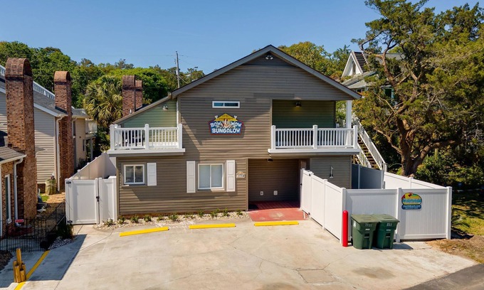 Crescent Beach House | Pet Friendly, Recently Renovated, Private Hot Tub + Free Attraction Tickets!