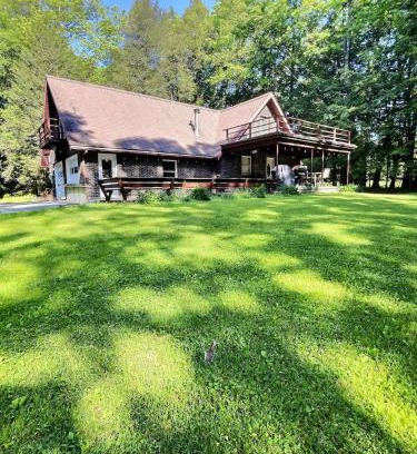 Brookville House | Pet Friendly Wi-fi Firepit Tv