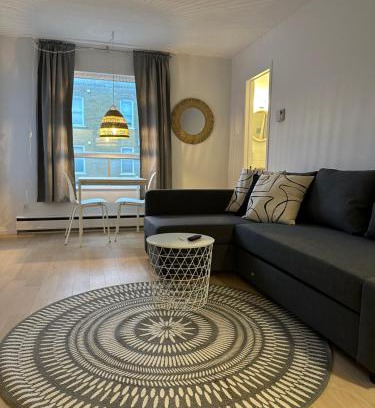 Vieux-Limoilou Apartment | Petit hôtel Limoilou Studio B - Cozy et central