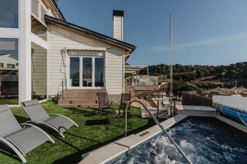 Pineda de Mar House | Petit Luxe Pineda