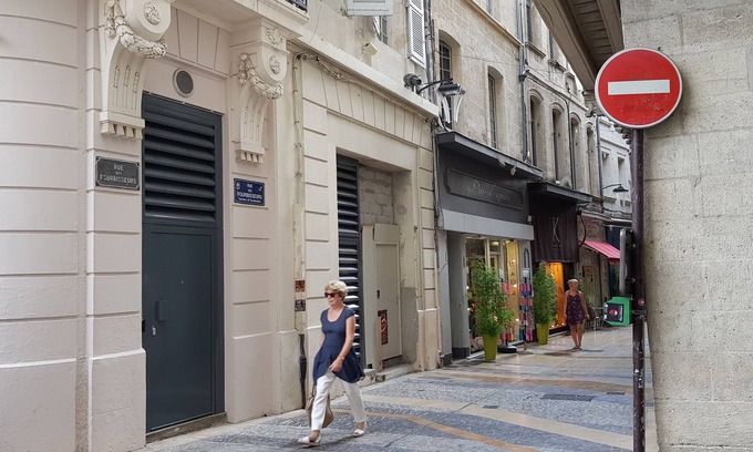 Avignon City Centre Apartment | Petit Studio Neuf Climatise Intramuros Carnot 10