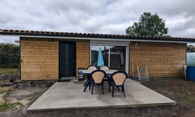 Parentis-en-Born House | Petite Maison Neuve et Bien Équipée Dans un Petit Coin Tranquille