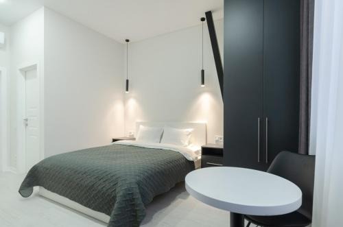 Kyiv Apartment | Petrovdom Apartments 14-2 in RC Diplomat Hall, Zhylianska 59