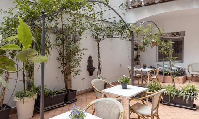 Historical Center Bed & Breakfast | Petrucci Garden B&B