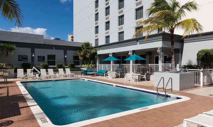 Downtown Fort Lauderdale Hotel | Pets are Welcome | Convenient Stay w/Free Breakfast | Near Bonnet House Museum