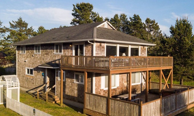 Seaview House | Pets OK, Fenced Yard, Playset, Walk to Beach, Pool Table, VolleyBal (45th)