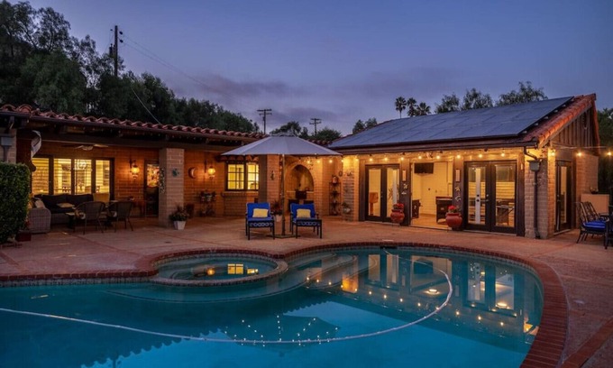 Vista House | PettingZoo HeatedSaltPool Jacuzzi Views Prvt 5acre