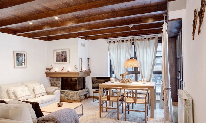 Baqueira Apartment | Peulha by Totiaran