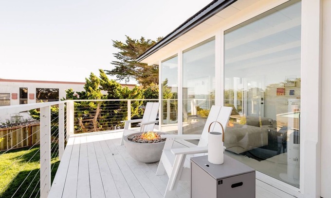Monterey House | PG House: Modern Ocean Bungalow Amazing Location