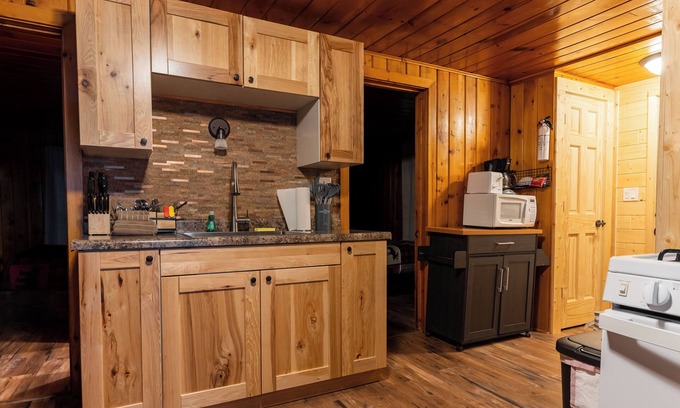 Phelps Cabin | Phelps Hillside Resort Cabin #1