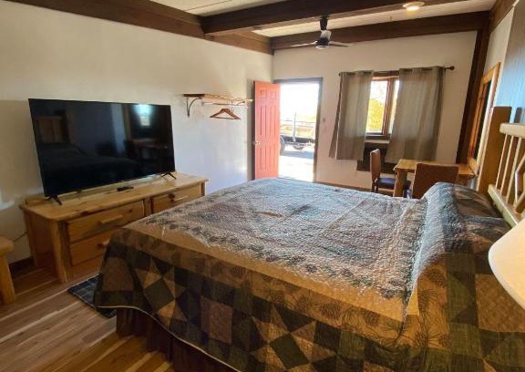 Phelps Hotel | Phelps Lakeview Lodge