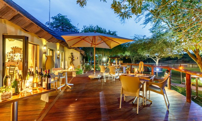 Thorny Bush Game Reserve Hotel | Phelwana Game Lodge