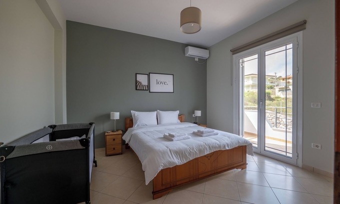 Sarande Apartment | Philoxenia Apartments Saranda - Cozy Apartment with Garden View