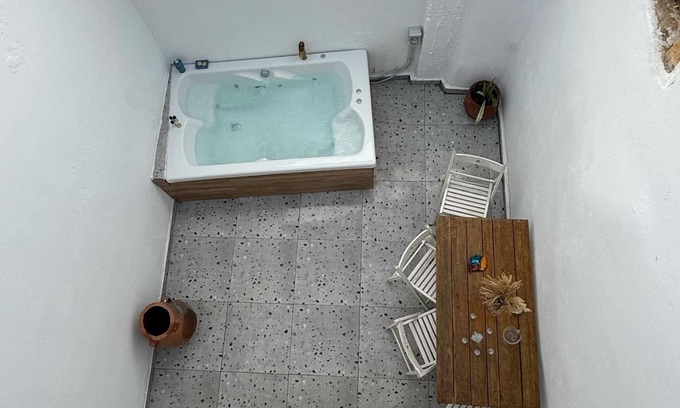 Kaloniktis House | Philoxenia traditional house private jacuzzi