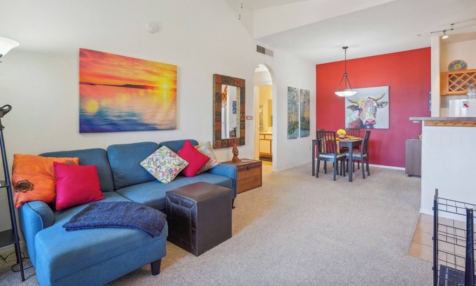 Deer Valley Condo | Phoenix Oasis: Relax by the Pool in Paradise!