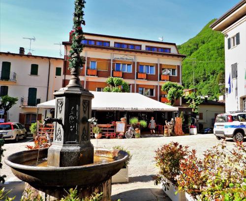 Lizzano in Belvedere Hotel | Piccolo Hotel