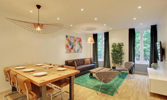 8th Arrondissement Apartment | Pick A Flat's in Champs Elysees - Rue Percier