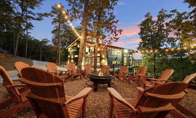 Broken Bow Cabin | Pickleball Court | Incredible Sunsets | Secluded |Sleeps 26