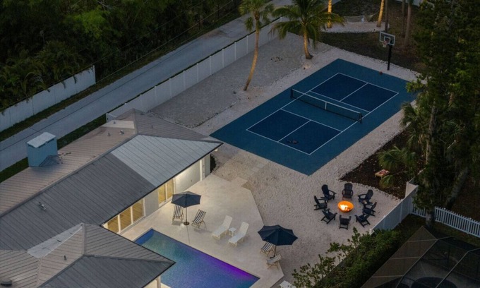 Palma Sola Apartment | Pickleball Paradise - Private Family Resort