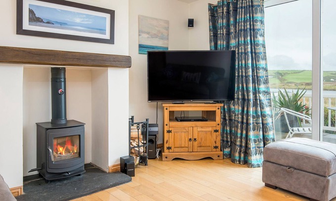 St Brides House | Pickleridge View, Holiday Home Dale, Sleeps 10, 5 bedrooms, bathrooms