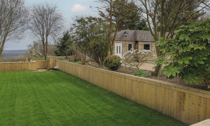 Halifax House | PICKWOOD GRANGE, pet friendly, with hot tub in Norland