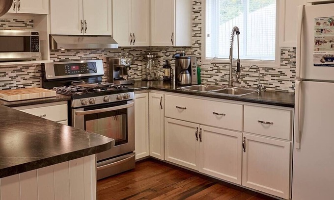 Prince Edward House | Picton Place Centrally located in downtown Picton!