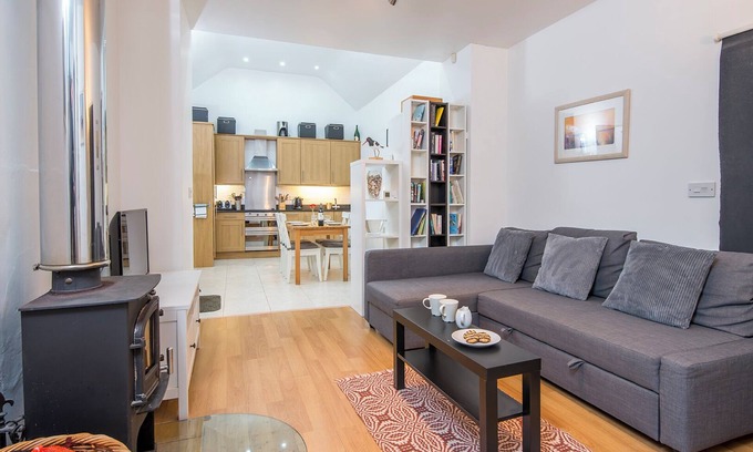 Solva House | Picture Cottage, Holiday Home Llanunwas, Solva, Sleeps 2, 1 bedrooms, bathrooms