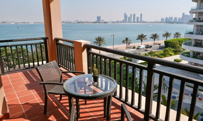 Palm Jumeirah Apartment | Picture-Perfect 2BR apartment with Burj View