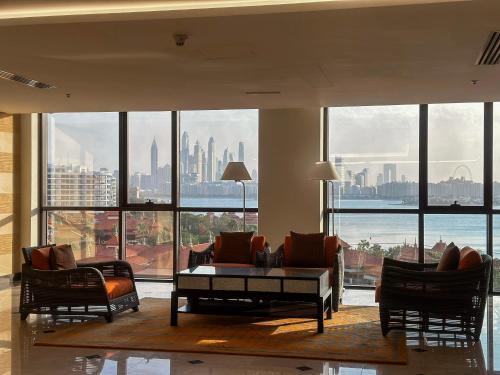 Palm Jumeirah Apartment | Picture-Perfect 2BR apartment with Burj View