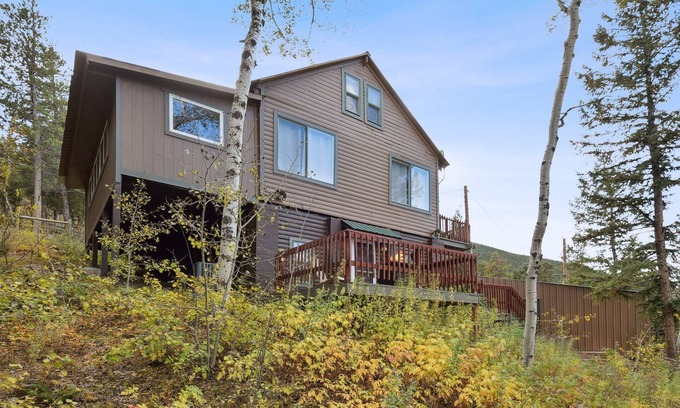 Golden Gate Canyon Cabin | Picturesque 4BR/3BA Sanctuary w/Hot tub+Fire pits @8600ft - GGC State Park!
