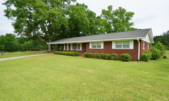 Church Street House | Picturesque Lake Side Home close to the city