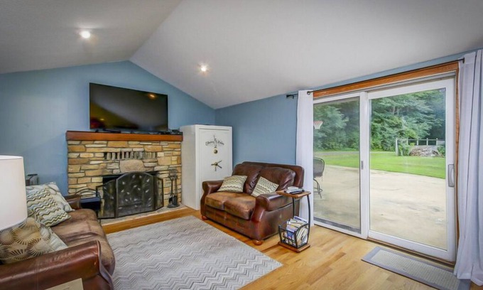 Rochester House | Picturesque property, charismatic retreat home