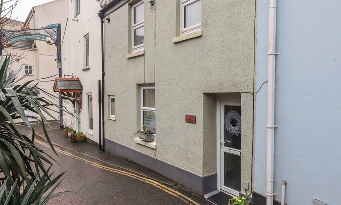 Teignmouth House | PIE COTTAGE, family friendly, character holiday cottage in Teignmouth