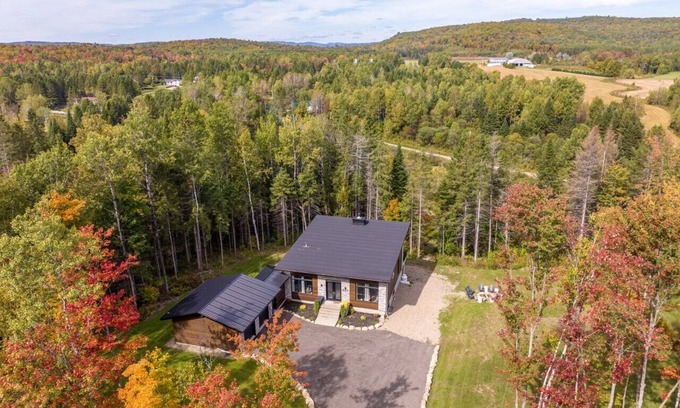 Saint-Jean-de-Matha House | Piece Of Heaven |Hot Tub | 16 Guests |Pool Table