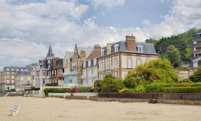 Trouville-sur-Mer Apartment | Pieds Dans Leau vue mer Dexception