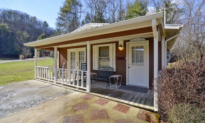 Gatlinburg - Pigeon Forge Ski Chalet | Pigeon Forge Budget Cabin Rental