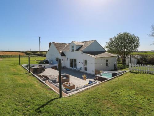 St Ishmaels House | Piglet Cottage