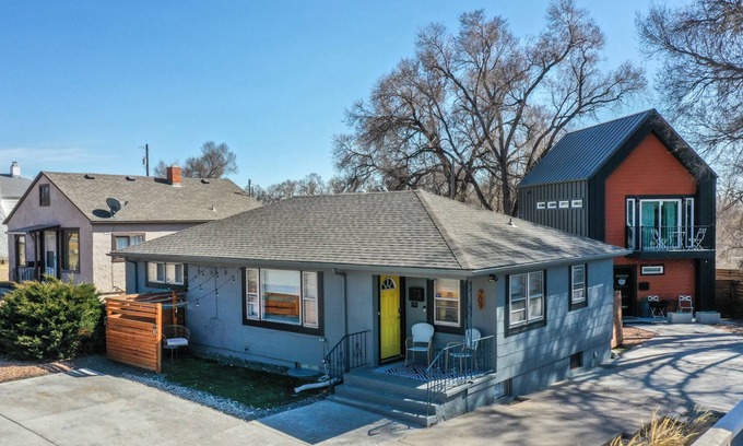 Central Colorado Springs House | Pikes Peak Getaway: 2 Homes w/3 Kitchens, 3 Living Rooms, 2 connect Fenced Yards