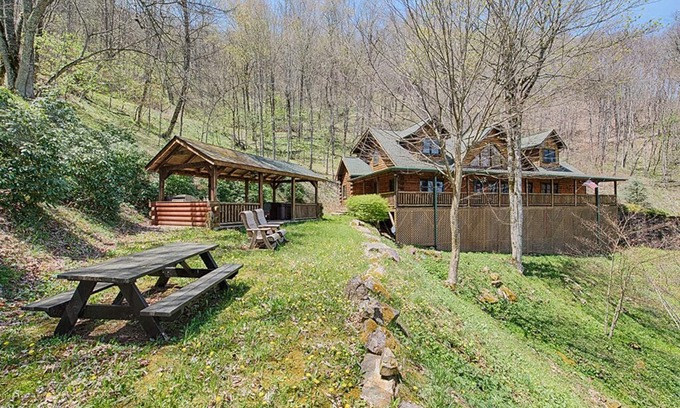 Waynesville Cabin | Pilots Porch, Hot Tub, Sleeps 8, in Gated Smoky Mtn. Retreat Community