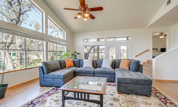 Dripping Springs House | ‘Pin Oak Farmhouse’ w/Patio in Dripping Springs