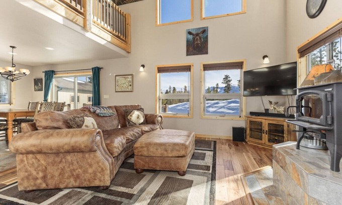 Grand Lake Cabin | Pinball Machine | Kitchen & Kitchenette | Large Deck