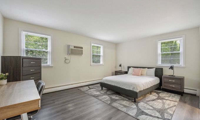 Newark Apartment | Pine Brook 1302 I Pool Gym I Free Parking !