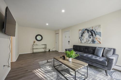 Newark Apartment | Pine Brook 410 I Pool Gym I Free Parking !