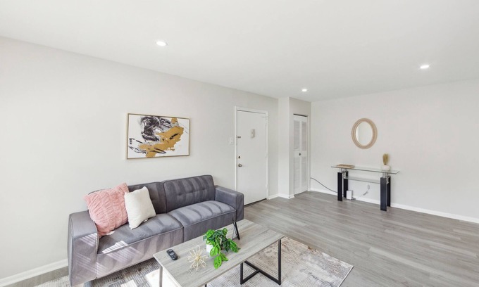 Newark Apartment | Pine Brook 509 I Corporate 1.5Br Apt I Parking