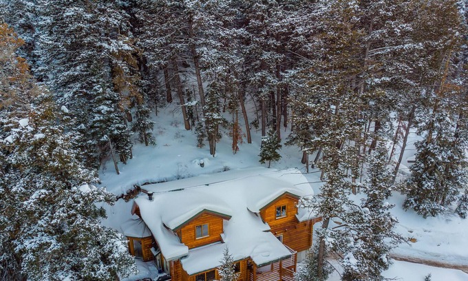 Summit Park Cabin | Pine by AvantStay | Magnificent Private Log Cabin w/ Veranda Mtn Views & Hot Tub