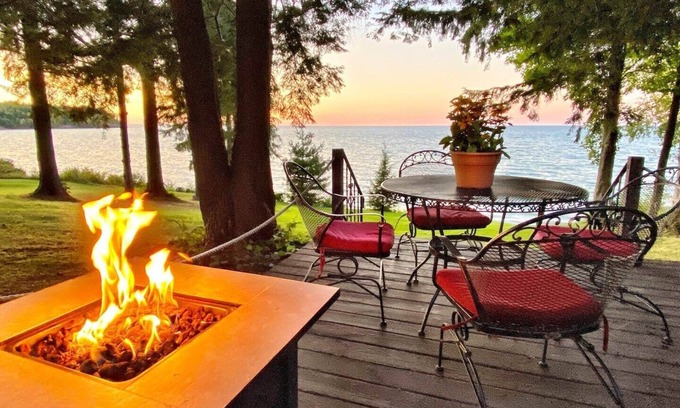 Sodus House | Pine Cottage - Beautiful direct lakefront cottage located in Sodus, NY, with full amenities.