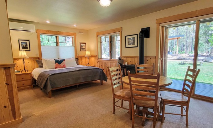 Mazama House | Pine Plus - king bedroom at The Inn At Mazama