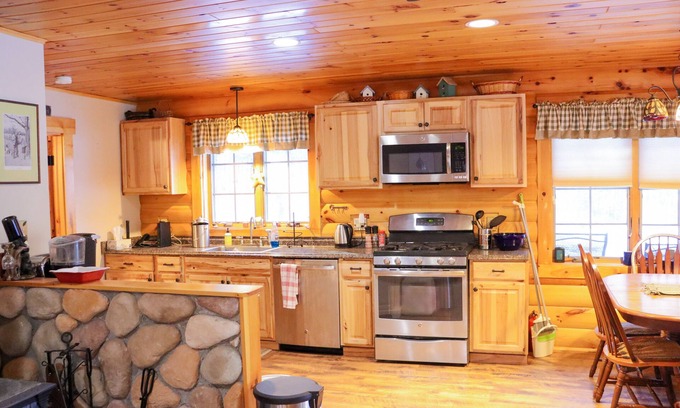 Rangeley Plantation Cabin | Pine View - tucked in the woods, with great amenities!